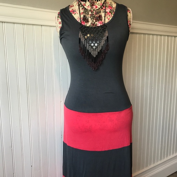 The Hanger  maxi Long Dress - Picture 2 of 6